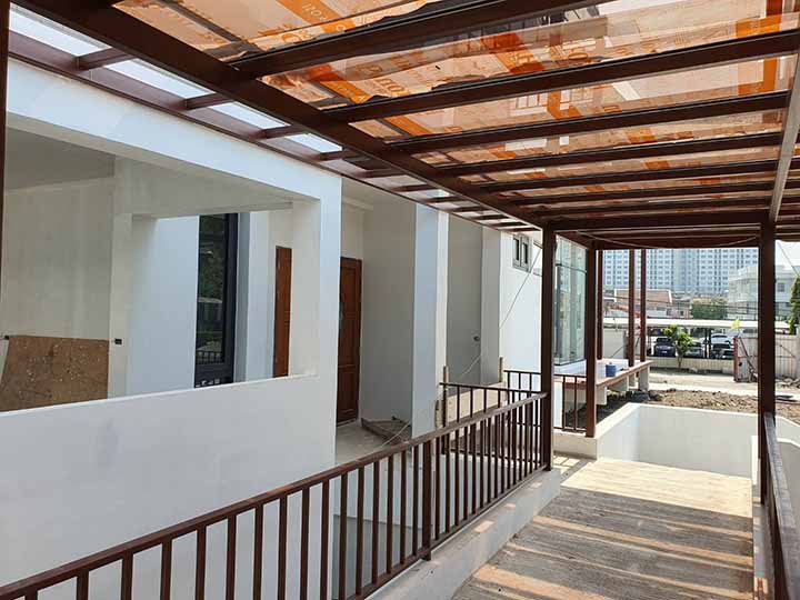 corridor with plycarbonate roof