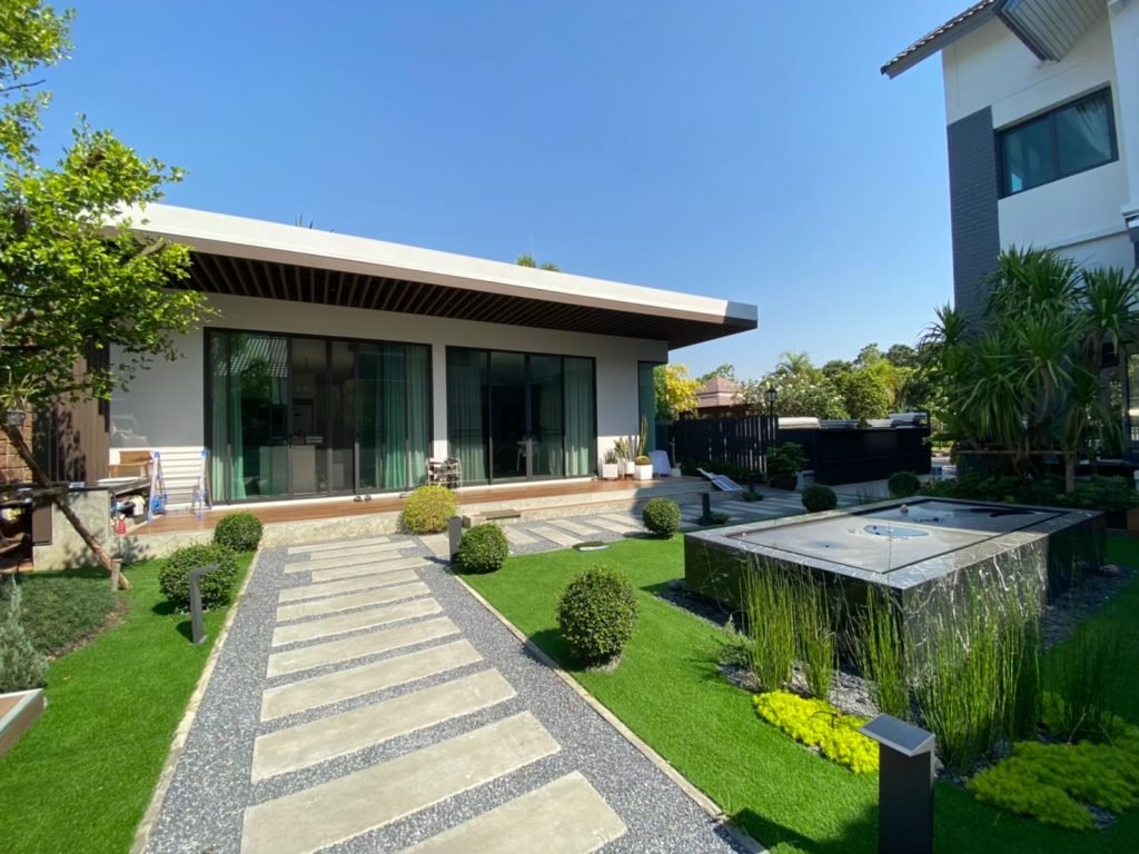 pavillion modernstyle in thailand